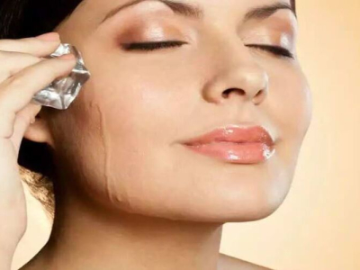 Trẻ h&oacute;a da bằng massage mặt