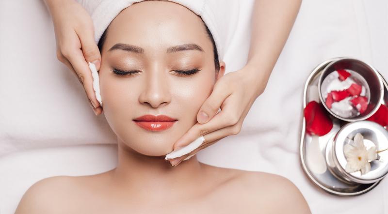 Có nên làm trẻ hóa da tại các Spa